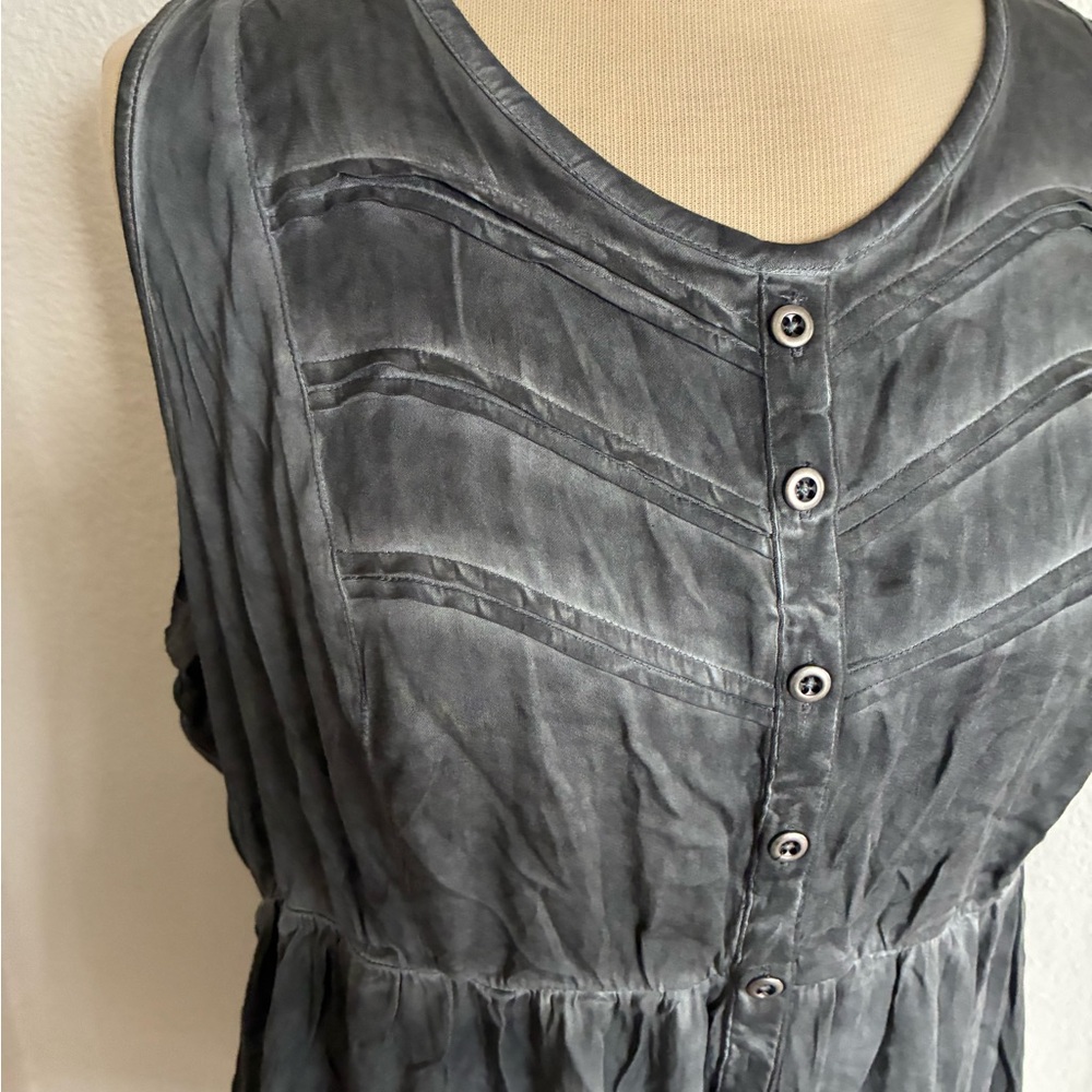 Torrid button down tank - Picture 2 of 6